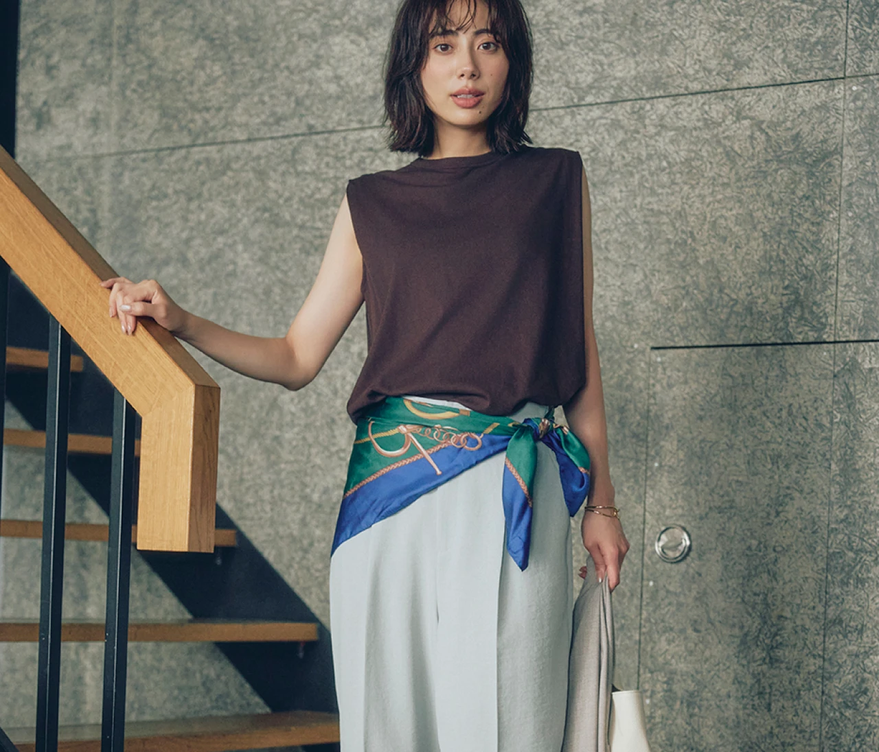 【涼しい通勤ワイドパンツ】プロが厳選！ クロス ファンクションの“一気にサマ見えパンツ”で夏コーデがあか抜ける