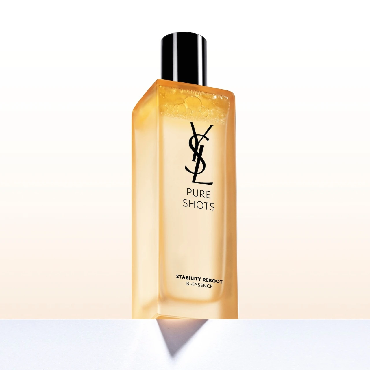 【イヴ・サンローラン】働く私の“過労肌”に即レス。「ピュアショット」新化粧水、誕生