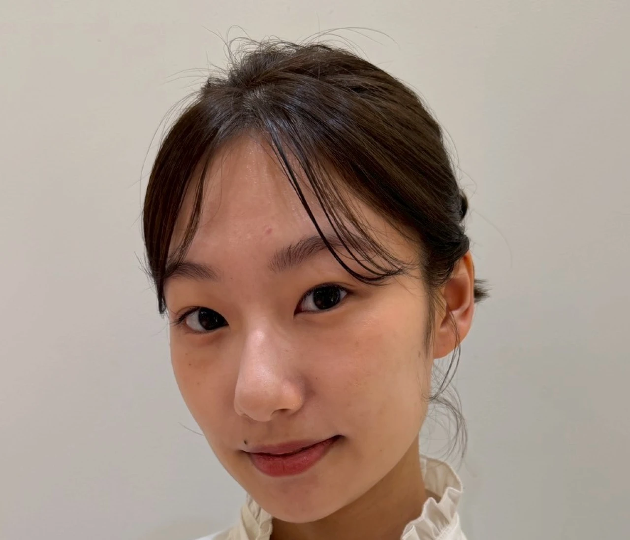 【2026年暑さ対策の涼し気ヘアアレンジ】定番に飽きたら…モードなダブルシニヨン