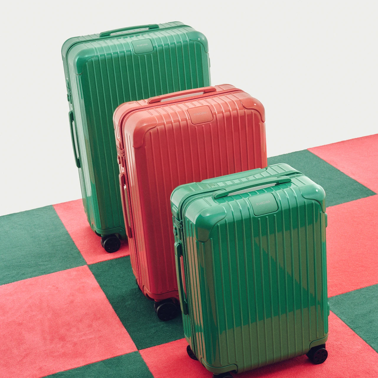 【リモワ】人気のエッセンシャルコレクションから初夏の旅を彩る限定カラーが登場