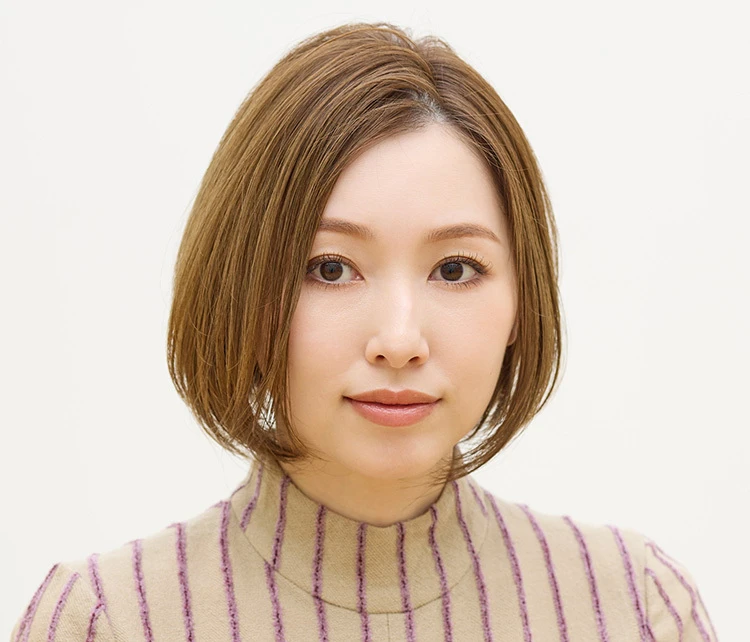 【ショートボブ・30代～40代大人の髪型】パーソナルカラーイエベ・シルキーベージュ