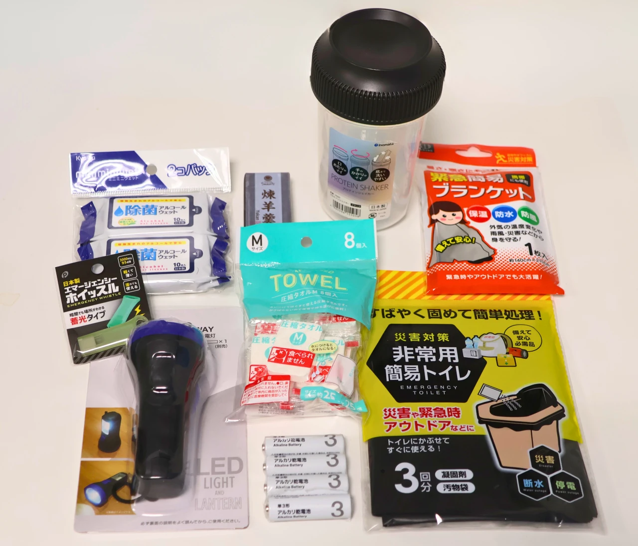 100均で1000円！私の防災ボトル中身リスト｜女性に必要な最小限持ち歩きグッズ