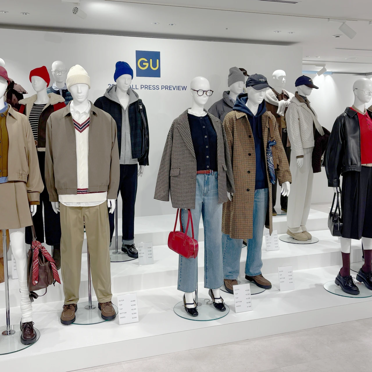 【GU(ジーユー)】 2025年秋展示会レポ!シンプルコーデに取り入れられる、“遊びのあるカジュアル”が充実!