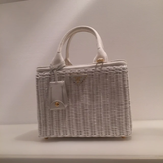 プラダでもおしゃれかごバッグを発見！