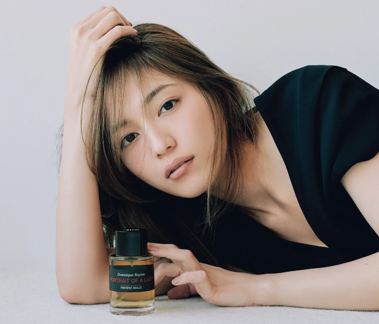 まとう人の個性が際立つ特別な香り　川口春奈が語るアイコニックなひとしずく