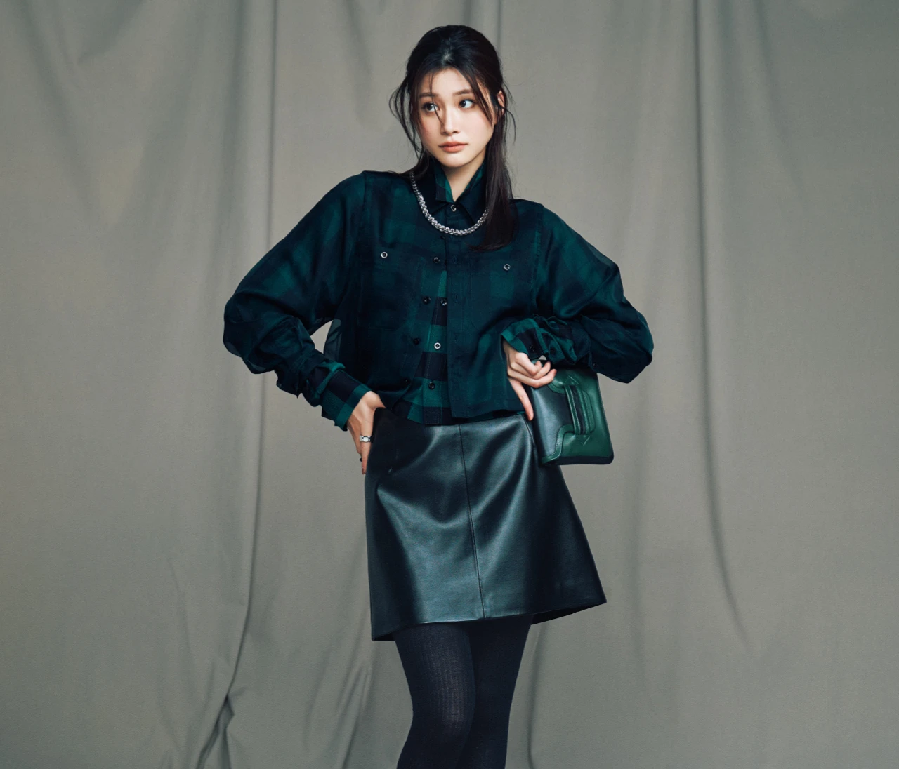 【生見愛瑠さんが着こなすチェック柄】メンズライクなジャケット＆シャツをちょっぴり甘く