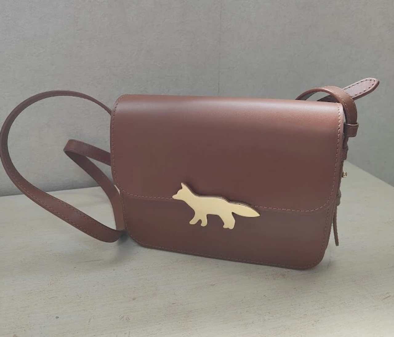 【徹底レビュー】メゾンキツネ EDIEバッグ｜サイズ感・収納力・おすすめコーデ