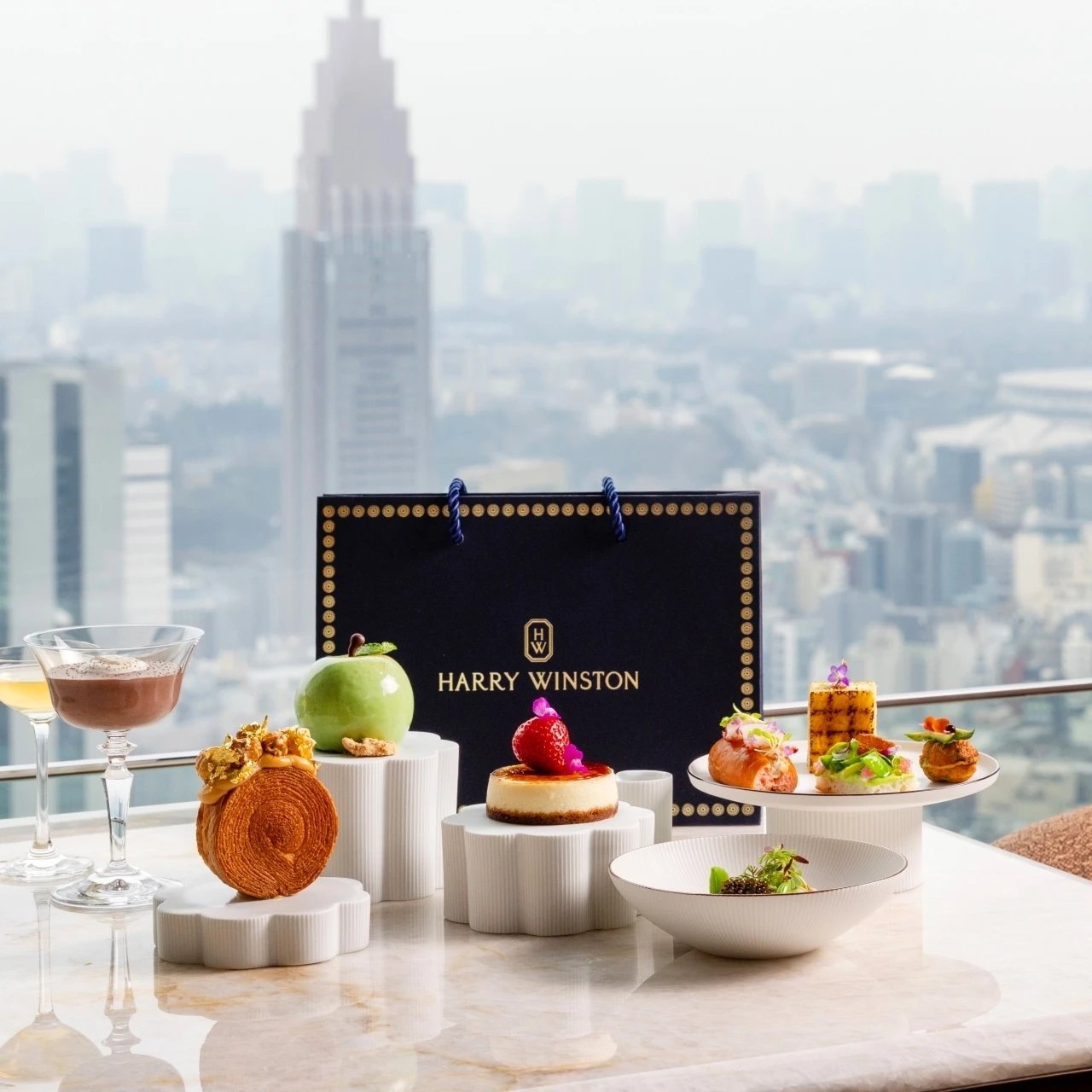【HARRY WINSTON(ハリー・ウィンストン)】「パーク ハイアット 東京」とコラボレーション! 優雅なアフタヌーンティーを開催
