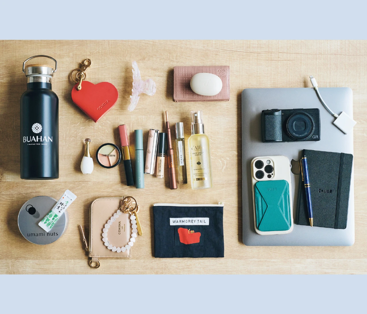 【COHINA 田中絢子さんのバッグの中身】イベントで登壇する日は“戦う私”を支えるガジェット&美容ケアをIN!