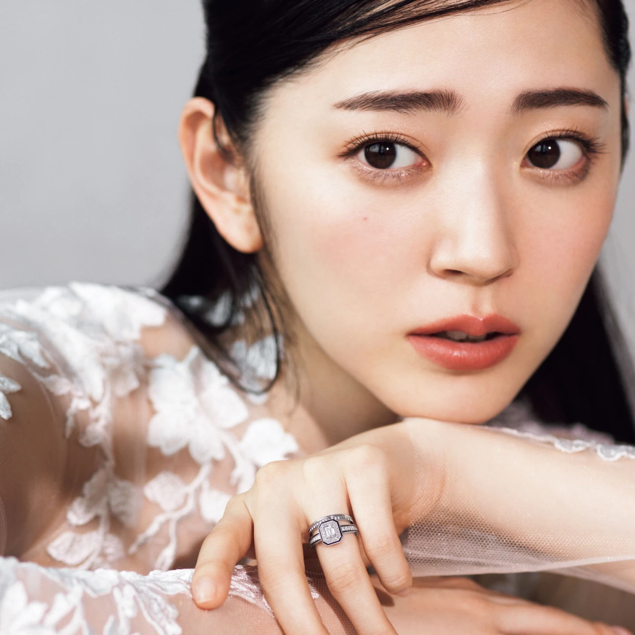 【 #鈴木愛理 がまとうブシュロンのウエディングリング】「キャトル」に象徴されるモダンな感性が魅力