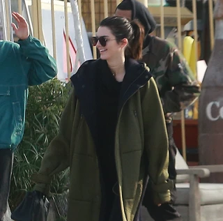 一歩先いく、あったか&楽ちんアウタースタイル♥ケンダル・ジェンナー【日めくりセレブ】