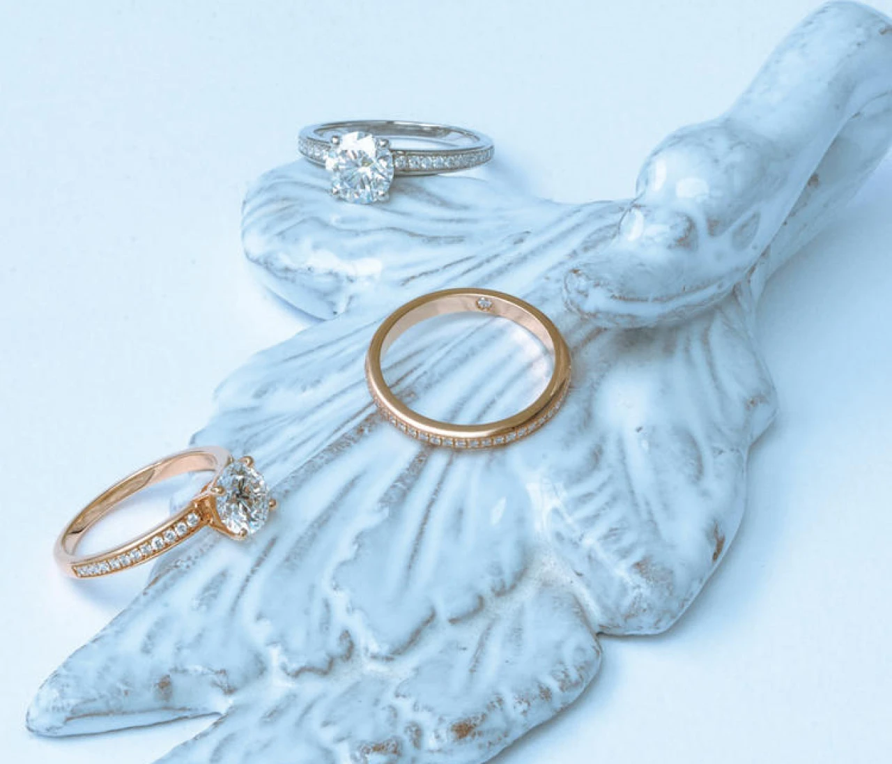 【ブルガリのウエディングリング】端正でエレガント。研ぎ澄まされた美をその手に