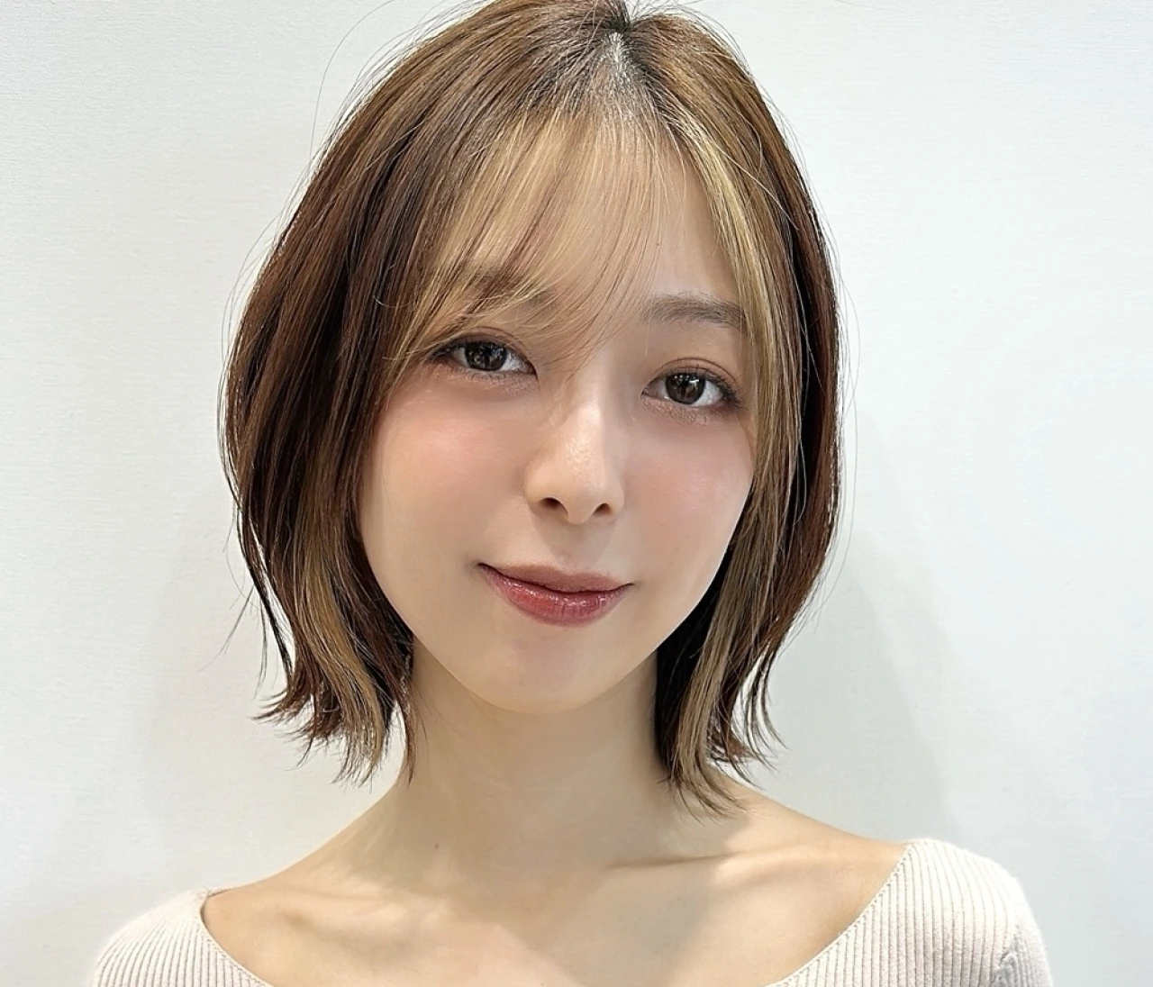 【2026春】オフィスで浮かない上品ボブ大洒落見えを！外ハネボブをご紹介