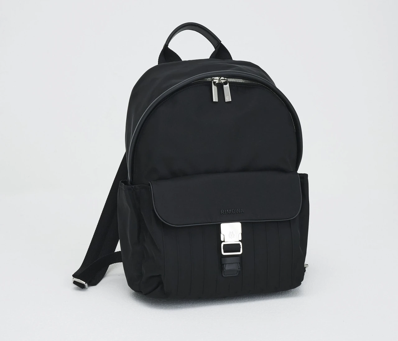 「リモワ」の上質リュックで通勤スタイルを格上げ！【優秀通勤リュック】