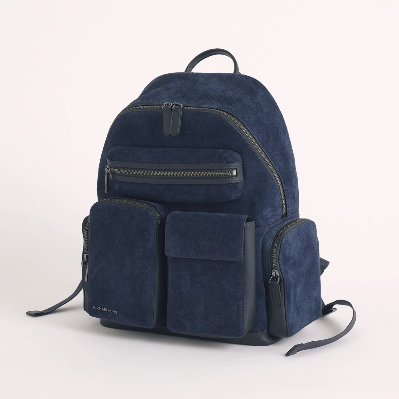 異素材MIXで上質感たっぷり！ 「マイケル・コース」の新作レザーリュックに注目　【優秀通勤リュック】