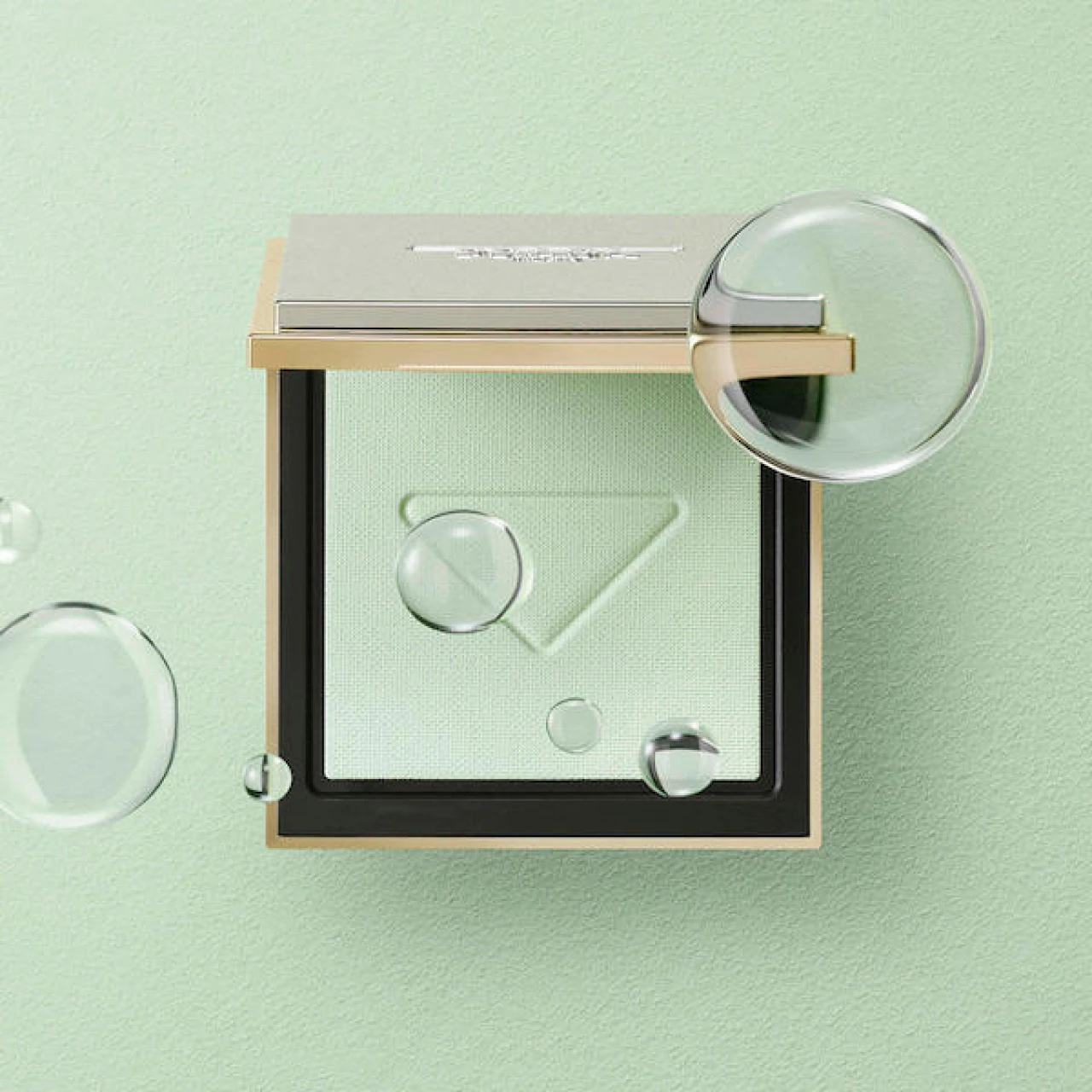 【PRADA BEAUTY（プラダ ビューティ）】2026年の新作は、極上の美肌を演出する3品