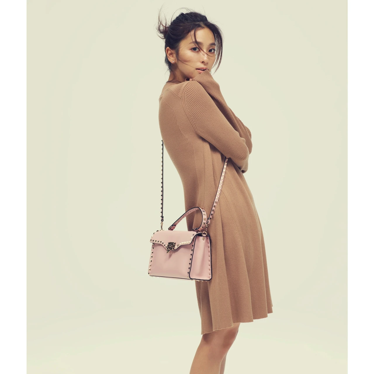 秋冬ニットは「袖」でモテる！「細く＆長く」を意識して♥