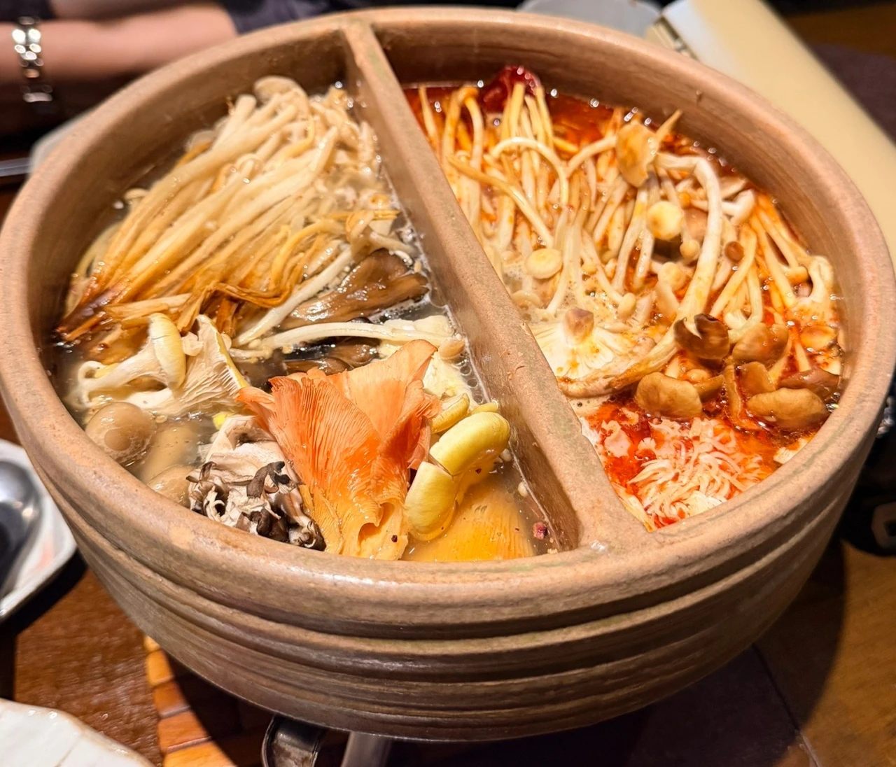 薬膳火鍋で芯から温まる♡恵比寿『裏の山の木の子』#グルメ部