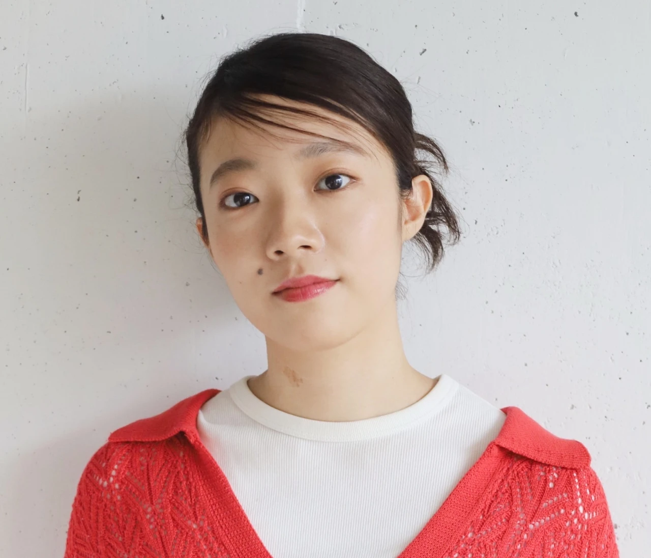 【2026年夏の湿気で髪が広がりにくいヘアアレンジ】ツイストシニヨン