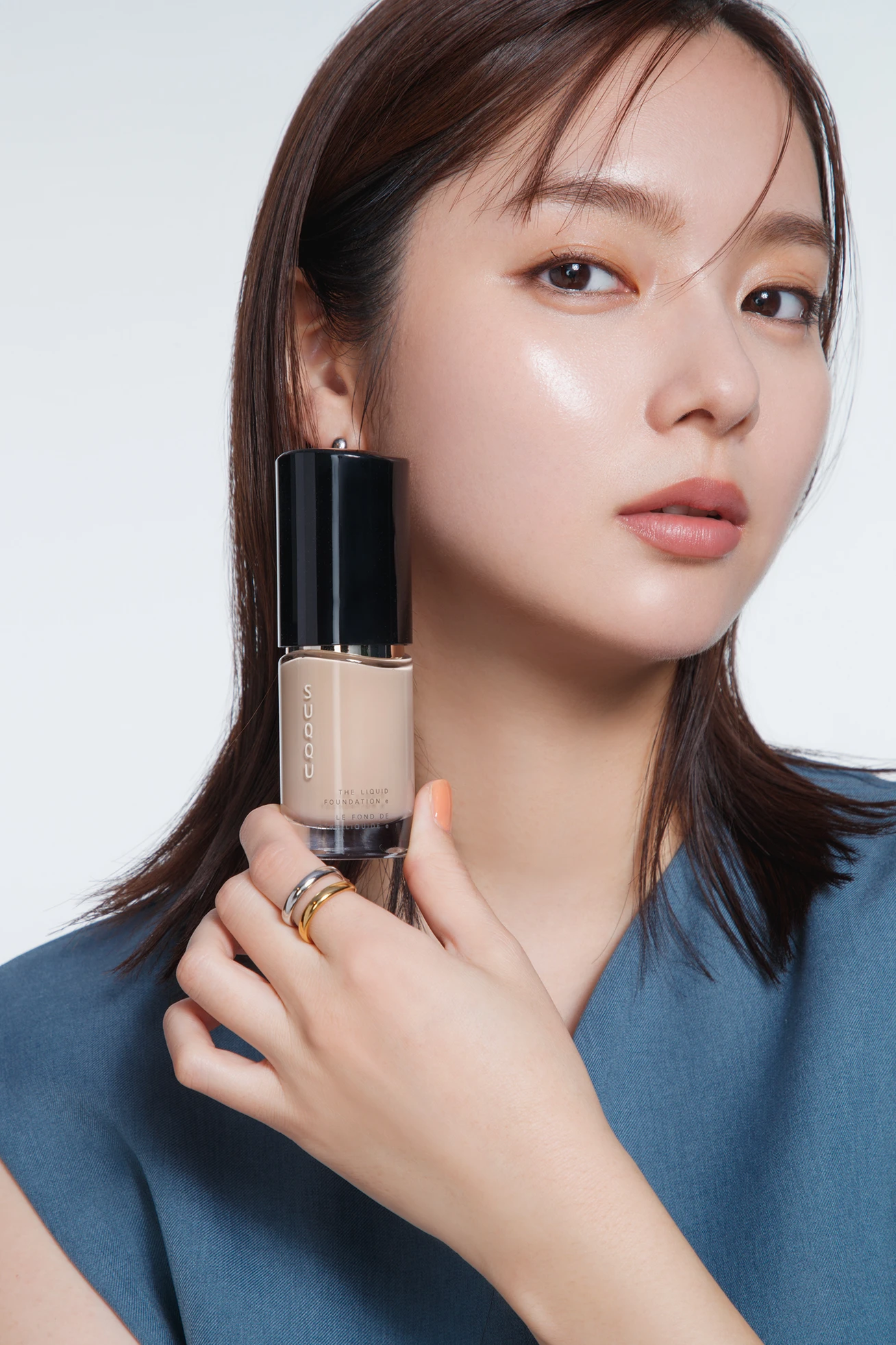 バイラ　新川優愛　SUQQU