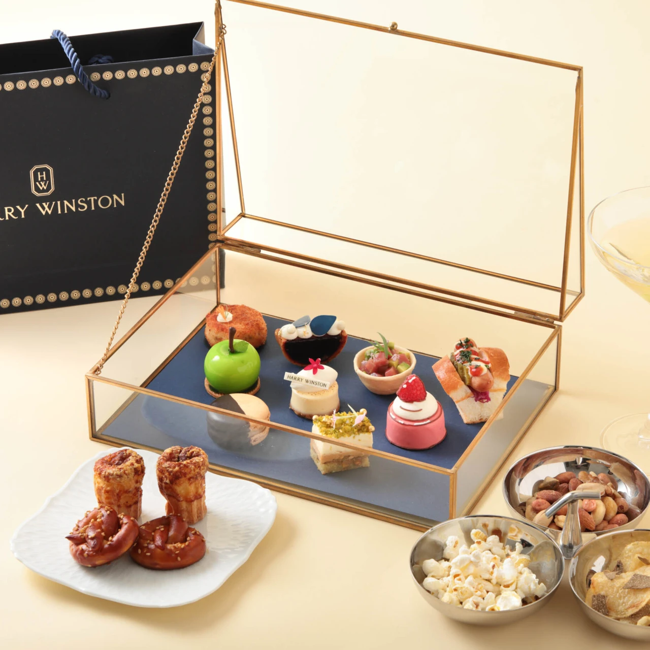 【HARRY WINSTON（ハリー・ウィンストン）】「W 大阪」とコラボ！ニューヨークをテーマにしたアフタヌーンティーを開催