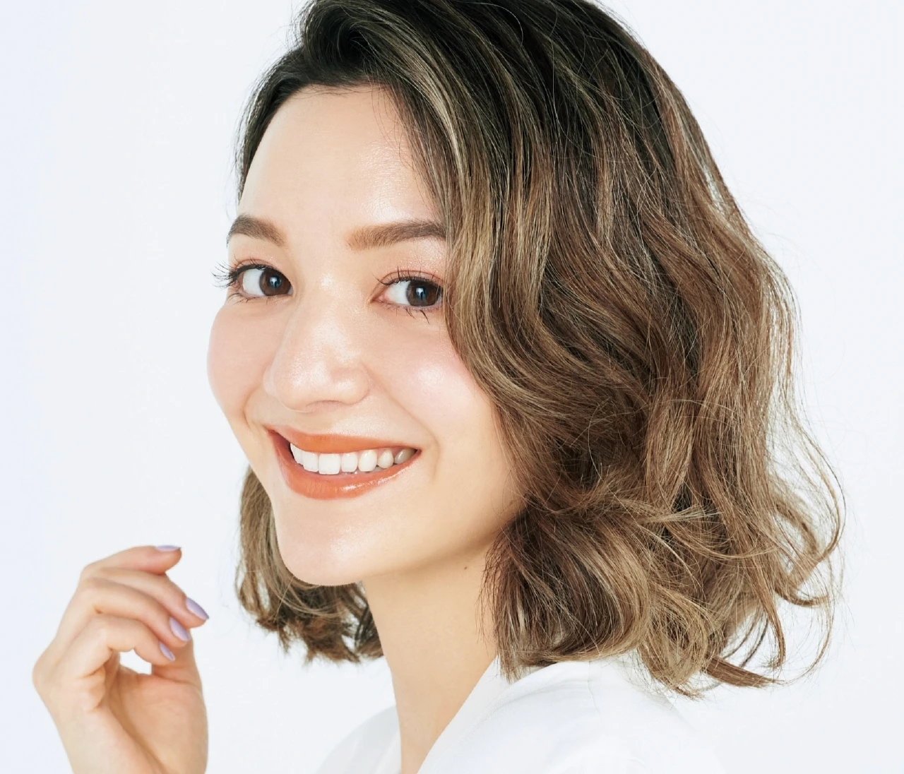 オイル生まれのヘアカラーでツヤ感のある髪を！彼女の美髪の理由はiNOA「イノアカラー」