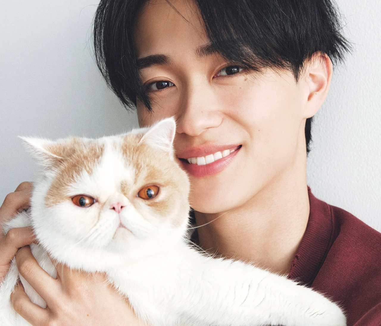 【野村康太に8つの質問】休日の過ごし方、愛猫エピソード、カラダ作り…たっぷり写真で注目俳優の魅力に迫る！