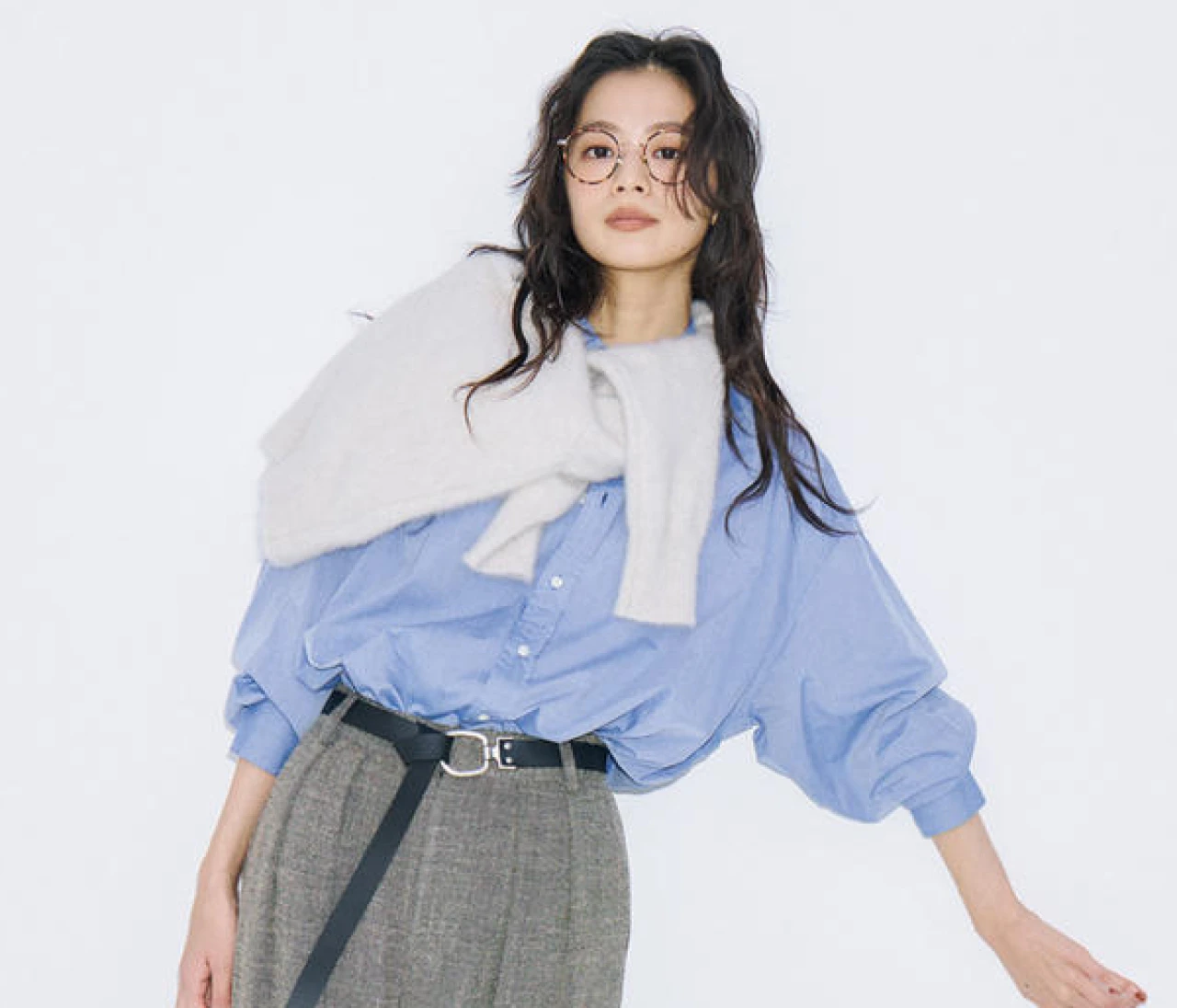 【ベルトのあか抜けテク】垂らして「抜け感アップ」、巻いて「女っぽく」！コーデを格上げするベルト使いを伝授