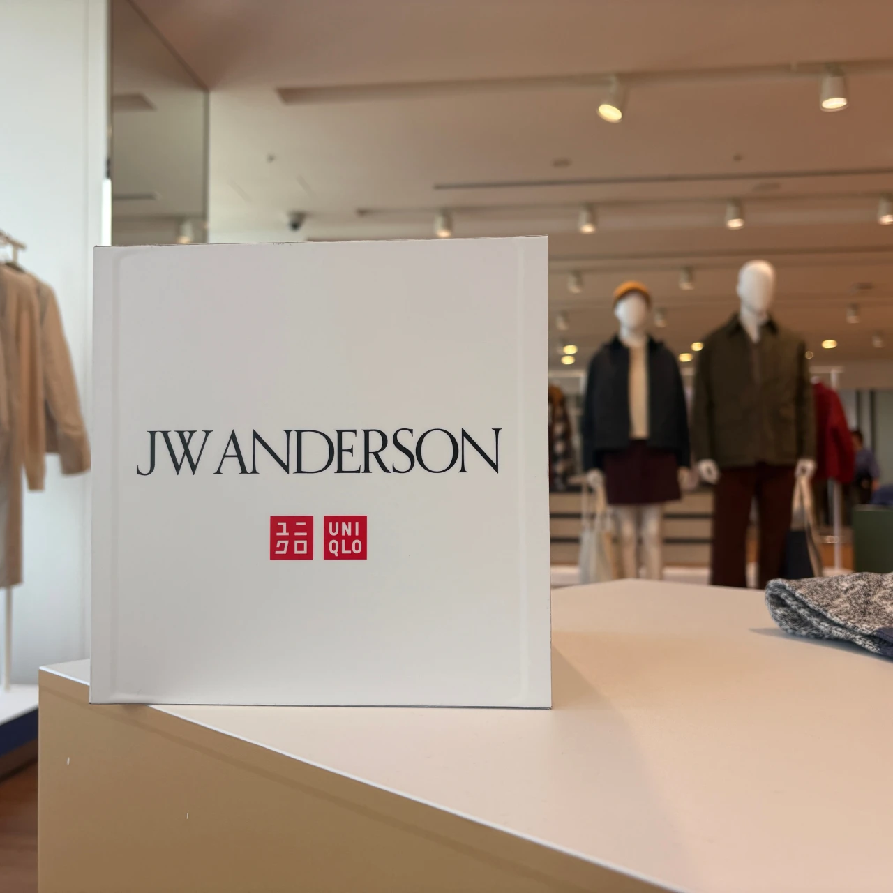 【UNIQLO(ユニクロ)】新作全型試着!今季の「JW ANDERSON」コラボ!英国スタイル&プレイフルなカラーで秋冬のコーデを盛り上げます