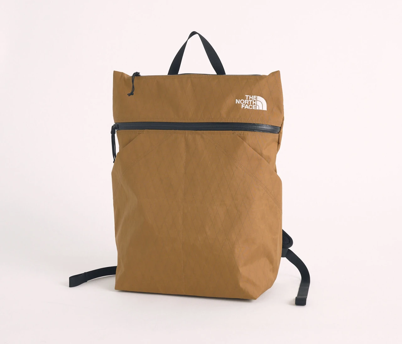 通勤も休日もこれひとつでOK。【ザ・ノース・フェイス】の軽量リュックを徹底レビュー！【優秀通勤リュック】