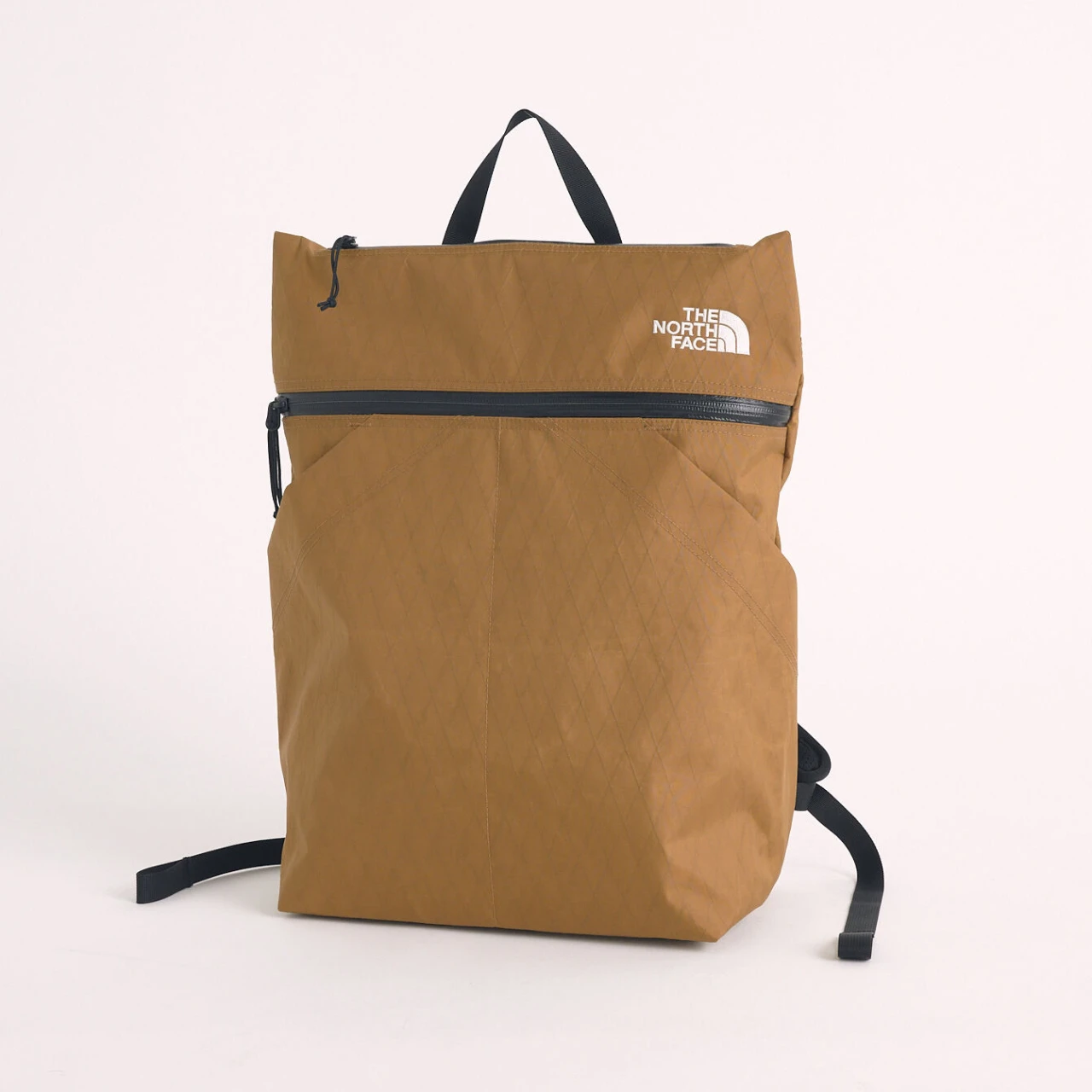 通勤も休日もこれひとつでOK。【ザ・ノース・フェイス】の軽量リュックを徹底レビュー!【優秀通勤リュック】