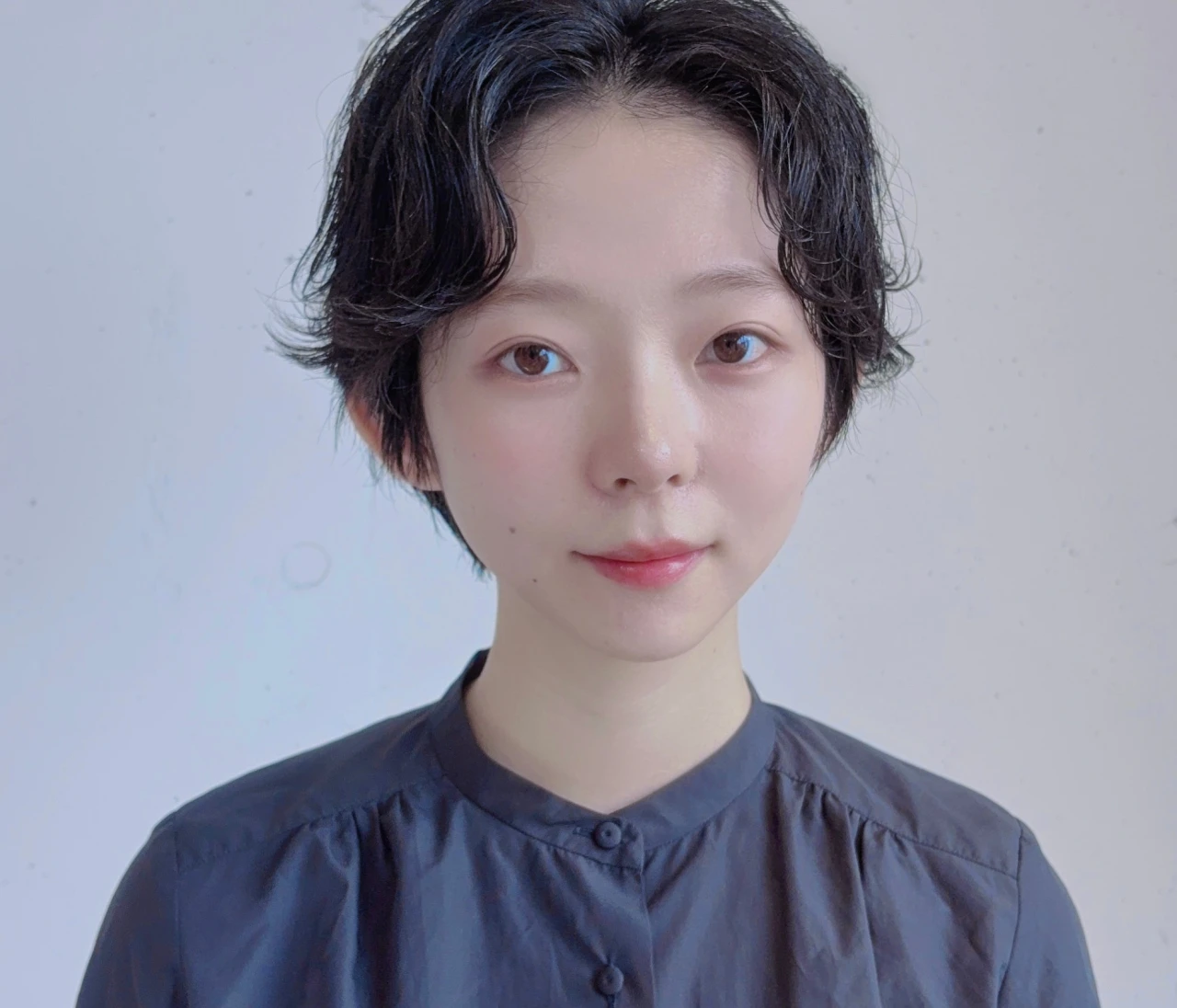 【ショートヘア・30代～40代大人の髪型】涼しい髪型！エアリーな外ハネショート