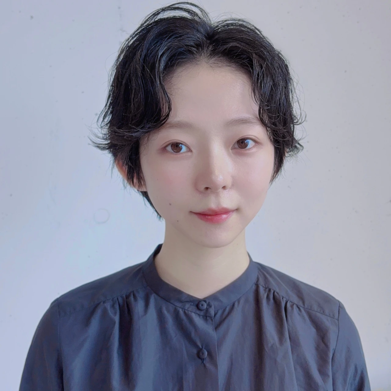 【ショートヘア・30代～40代大人の髪型】涼しい髪型！エアリーな外ハネショート