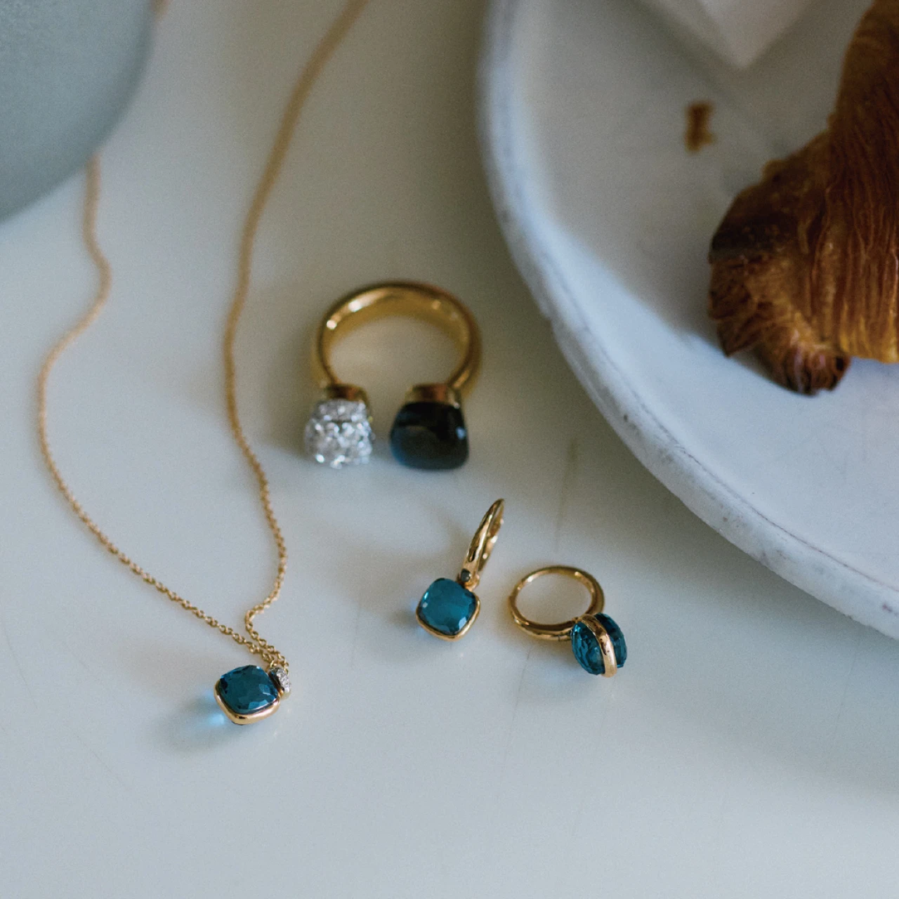 【ポメラートのジュエリー】30代のお守りになってくれる大粒カラーストーンをコーデの差し色に