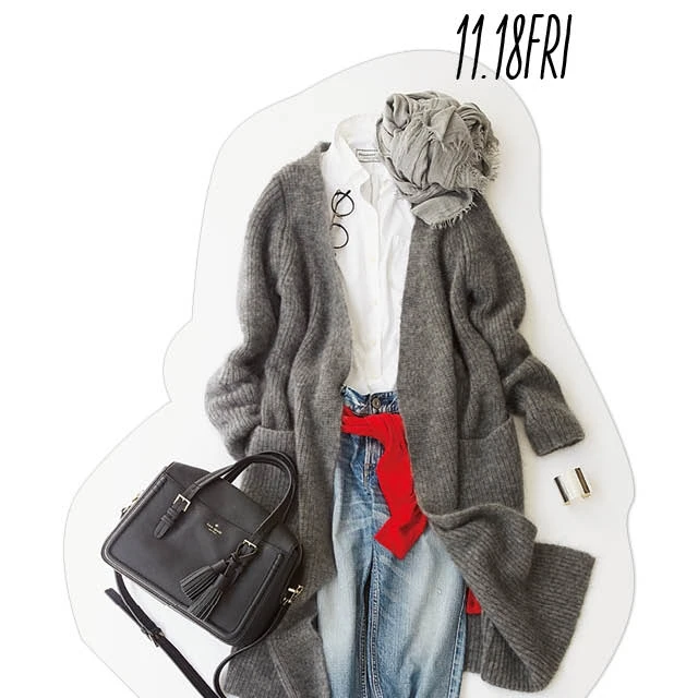 秋のデニムコーデに欠かせないのは、ボトムを選ばないロング丈ニットガウン!