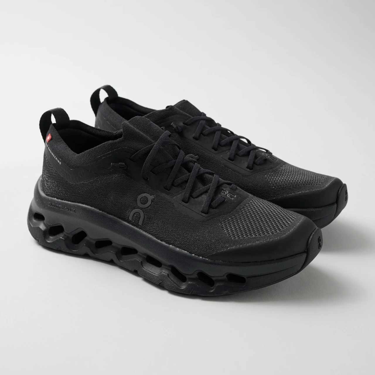 【on】段違いのフィット感だったCloudtilt Moon(クラウドティルト ムーン)!スニーカーの選び方も【きれいめ派の通勤・休日スニーカー】