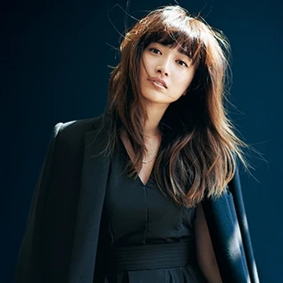 気分もおしゃれも上げてこ♪ なんとなく黒、じゃなくてアガる黒の服4選