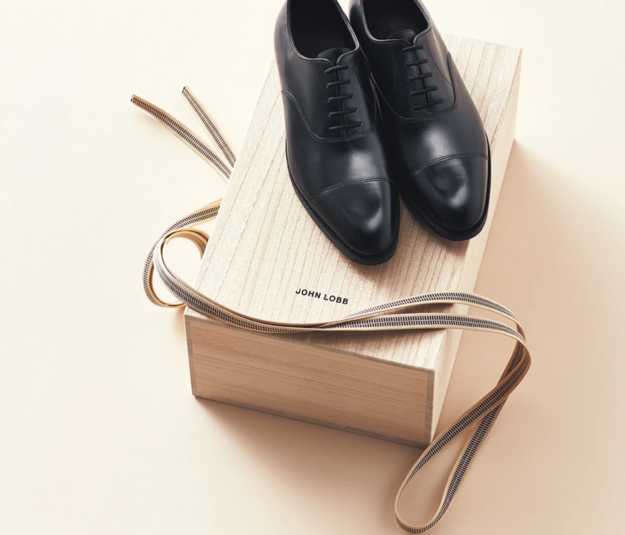 【婚約指輪のお返しどうする？】シューズ、ベルト、バッグ、文具…お仕事シーンで輝く名品も人気！