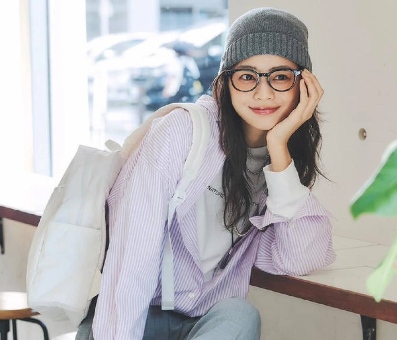 【ローファーコーデ】コットンT×とろみパンツをカジュアル顔のローファーで受け止めて【BAILA今日のコーデ】