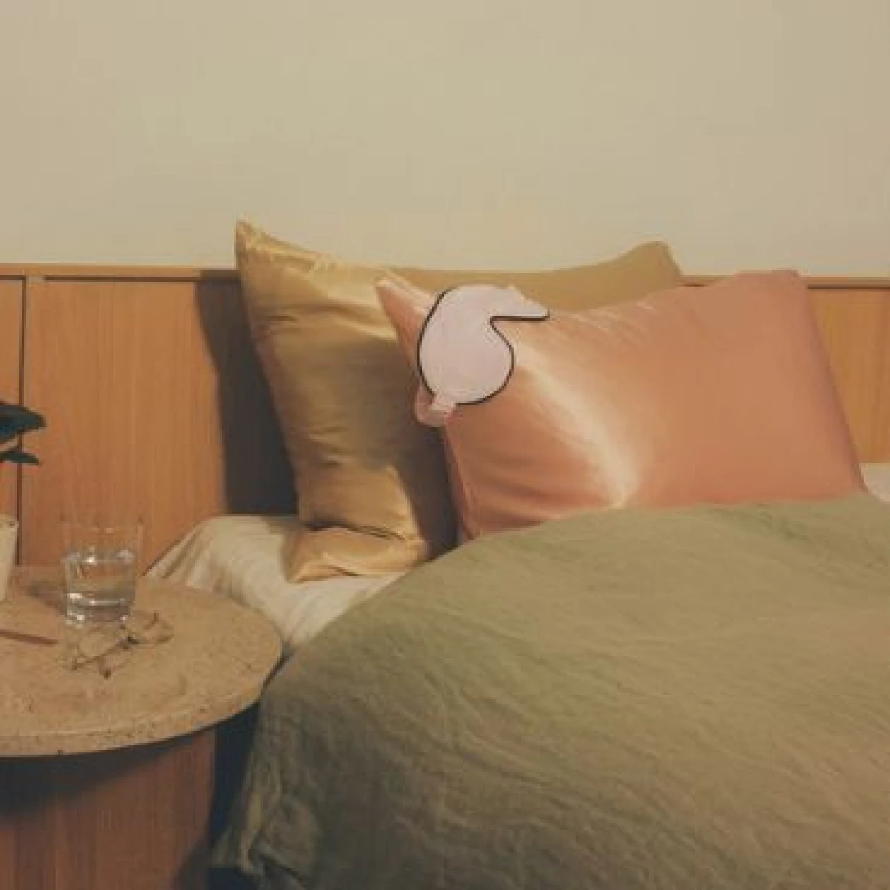 【優しい手触りのインテリア12選】クッションやラグは安心感が得られる素材でリラックス♪