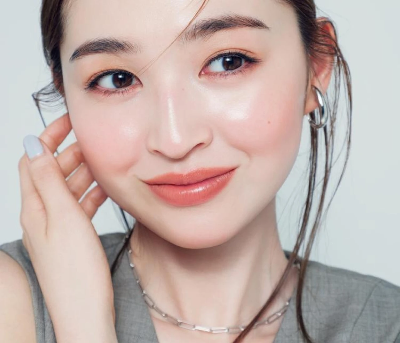 【写真】最新「チーク」の正しい塗り方・塗る場所