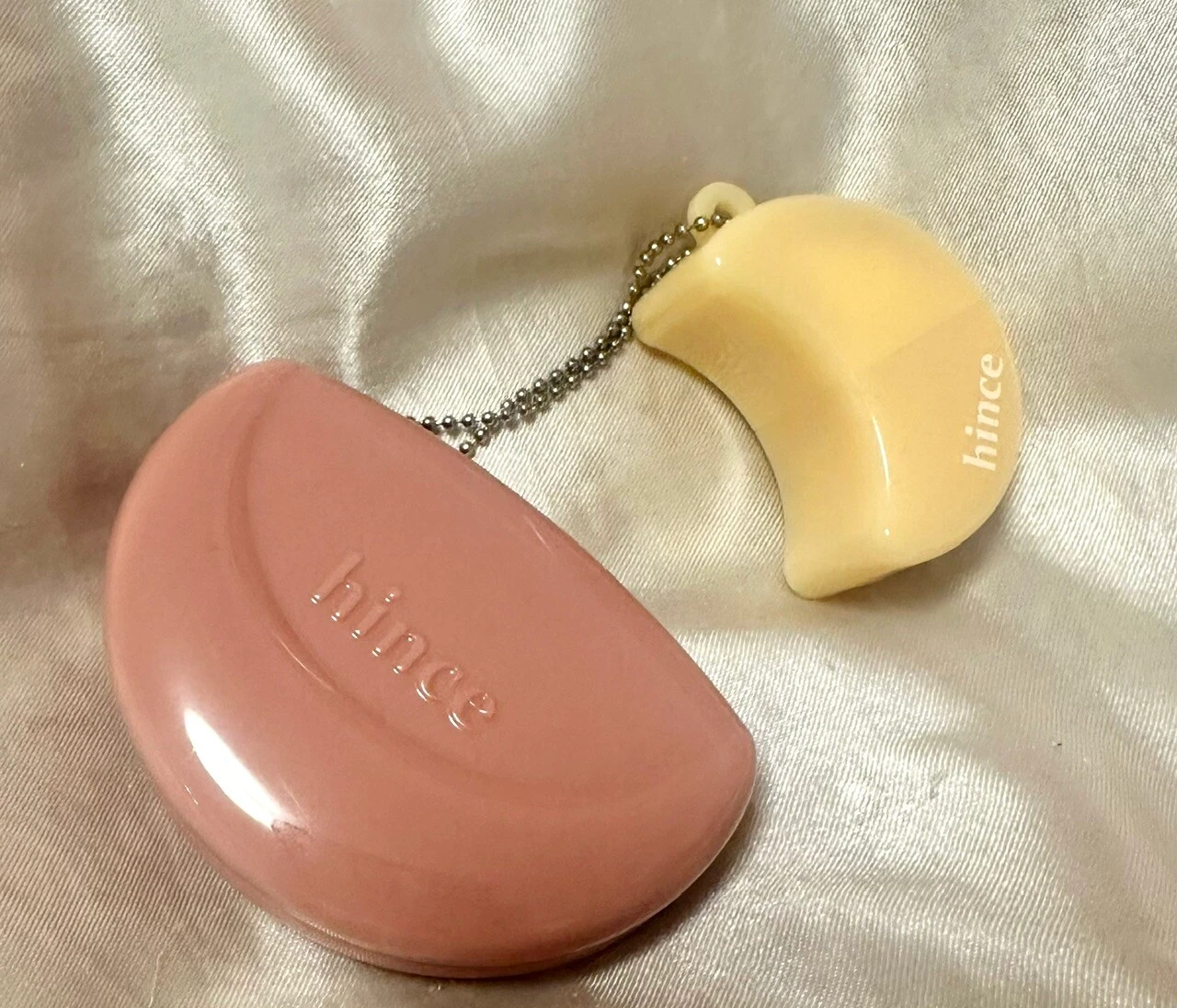 チャームにもなるチークがかわいすぎ！