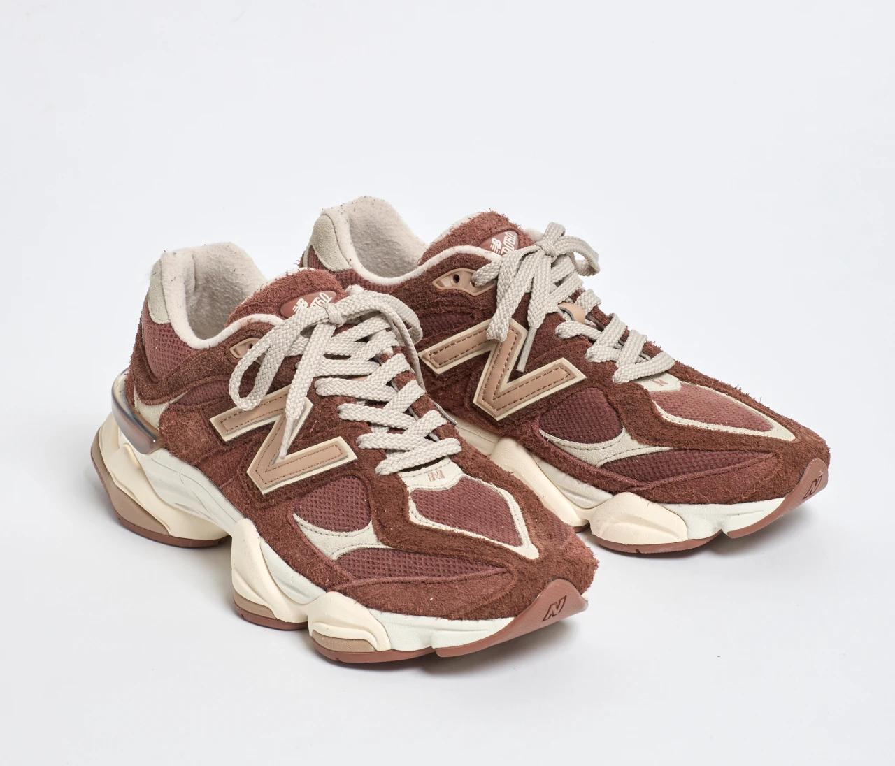 【ニューバランス】休日スニーカーの選び方。ゴツく、可愛く、はきやすく！【きれいめ派の通勤・休日スニーカー】