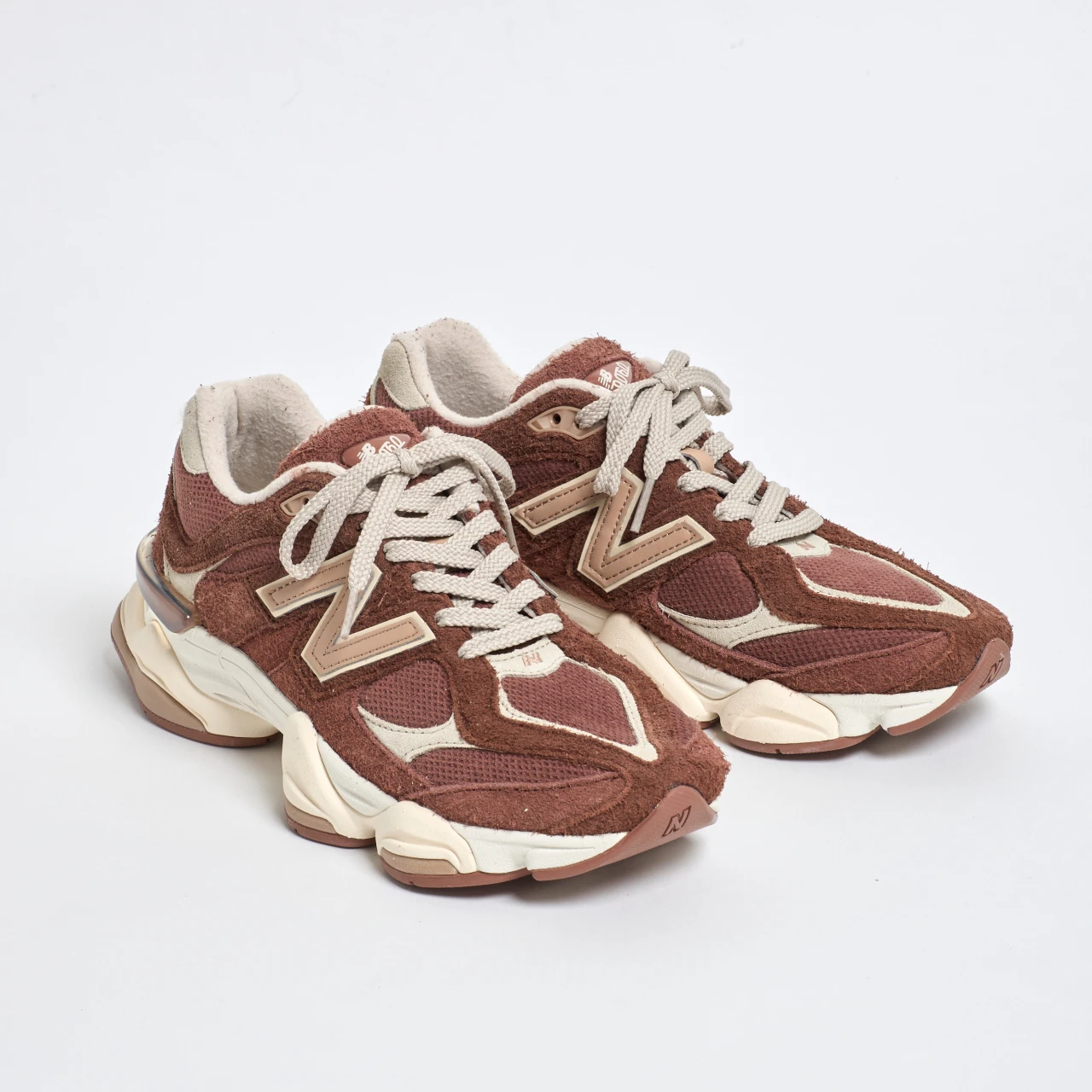 【ニューバランス】休日スニーカーの選び方。ゴツく、可愛く、はきやすく!【きれいめ派の通勤・休日スニーカー】