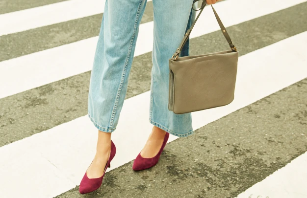 秋の女っぽさ、今年なら「赤より”ボルドー”!」