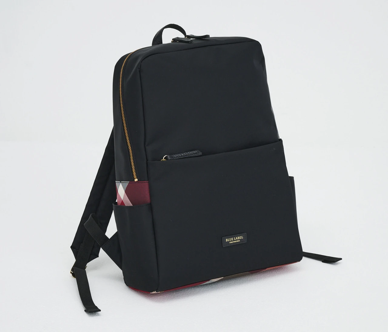 きれいめ服によく似合う「ブルーレーベル・クレストブリッジ」のスクエア型リュック【優秀通勤リュック】