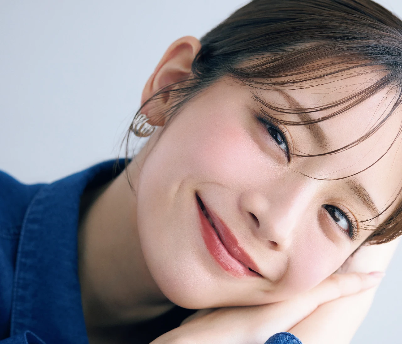 【夕方までメイク崩れしないポイントメイク】カギは「目まわり」と「チーク」！ 予定がある日のメイク直しテクも
