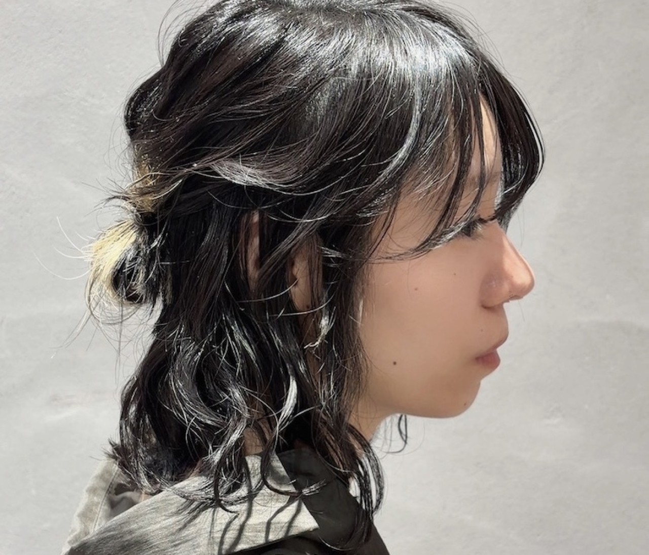 【ミディアムボブの涼しげアレンジ】3STEPで簡単！後ろ姿まで洒落見え必至な大人のハーフアップスタイル