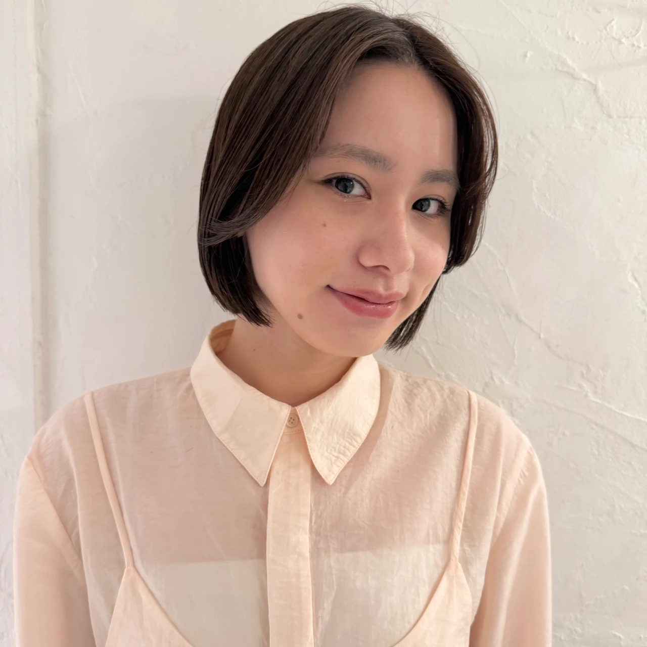 【2026年夏のうねり対策ヘアアレンジ】韓国風かきあげバングで旬顔に！ コンパクトボブ