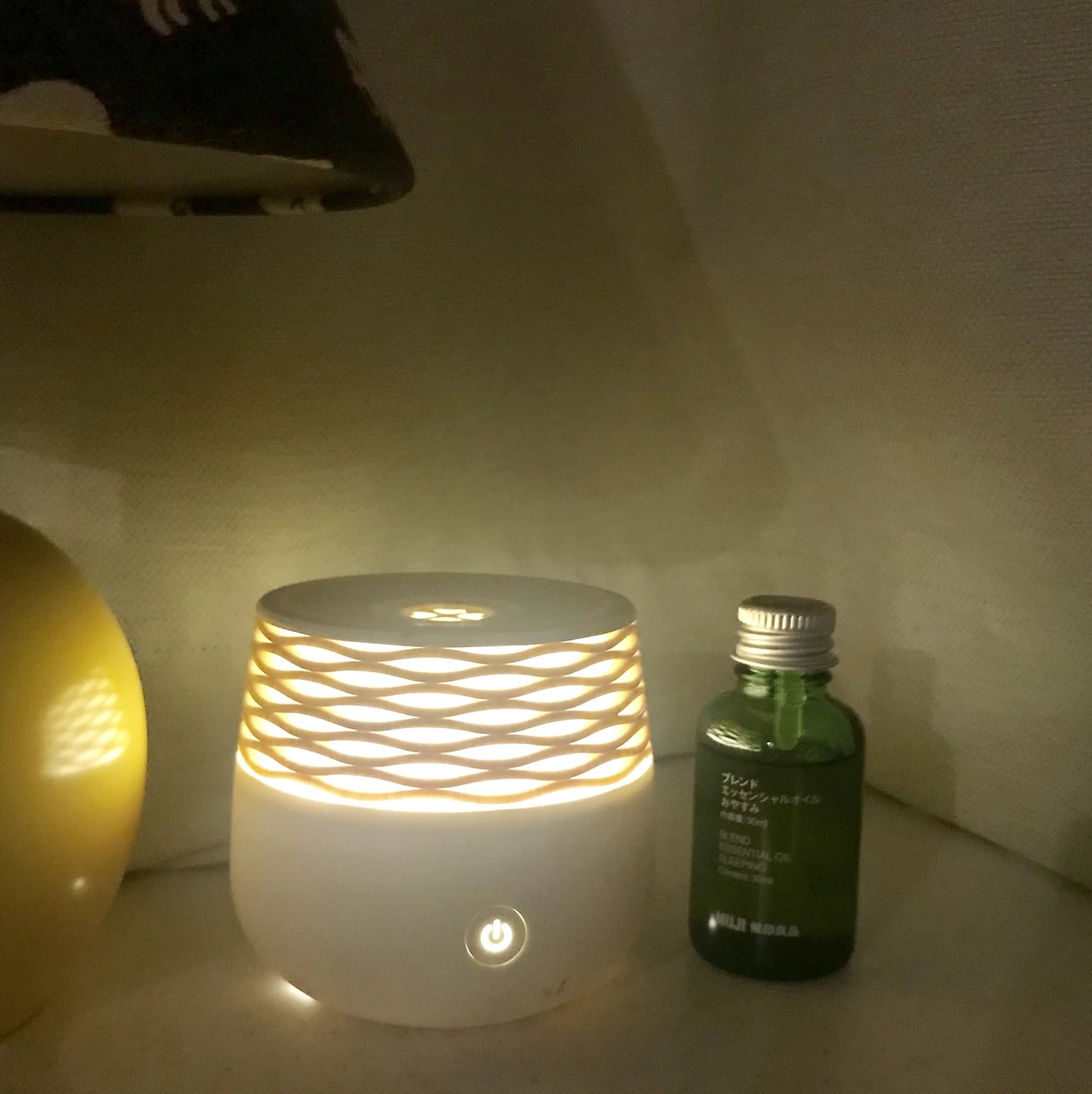 Twitterで大人気【無印良品】「おやすみ」アロマ(エッセンシャル)オイル おすすめの使い方 ニトリ(NITORI)の超音波アロマディフューザー